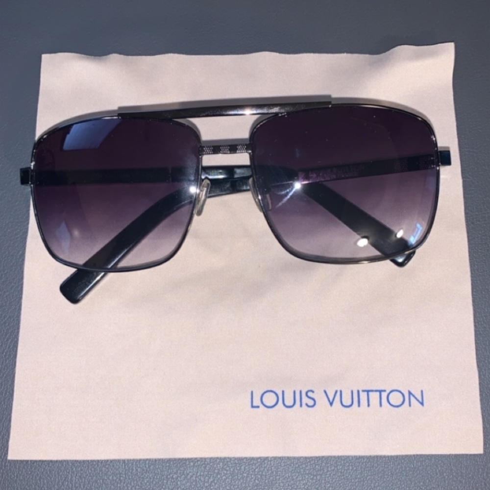 Louis Vuitton Attitude sunglasses